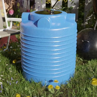 Ёмкость ЭВЛ 300 л. голубая с отводом, крышка 350мм 