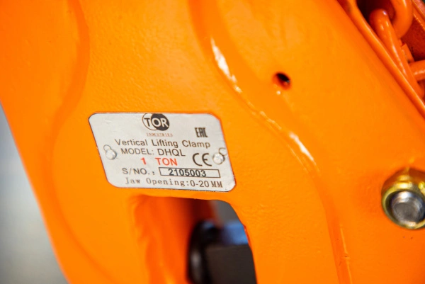 Захват вертикальный TOR DHQL (г/п 1,0 т, лист 0-22 мм)