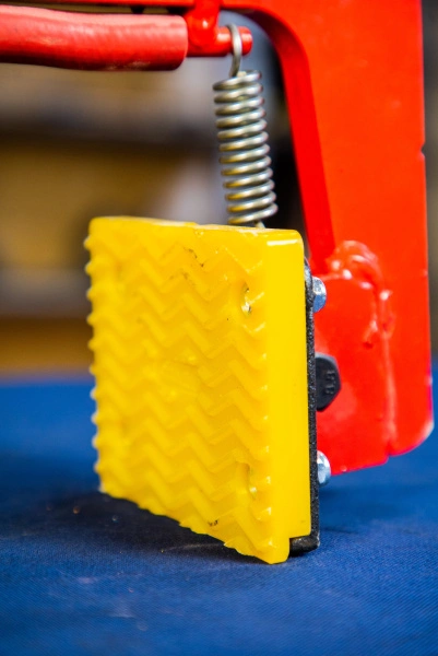 Клещевой вертикальный захват TOR для брикетов и блоков 12-18 см г/п 280 кг